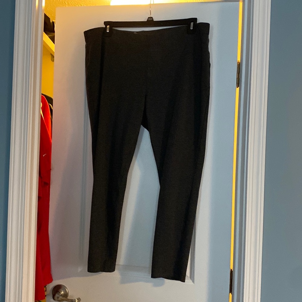 Skinny leg gray pants